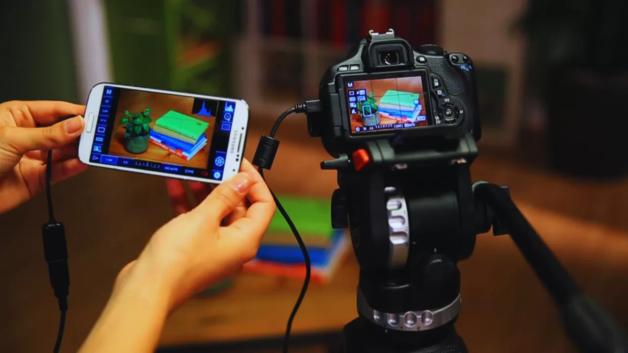 Why use a DSLR camera for streaming?